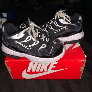 Youth Boys Black & White Nike Sneakers Sz 8C